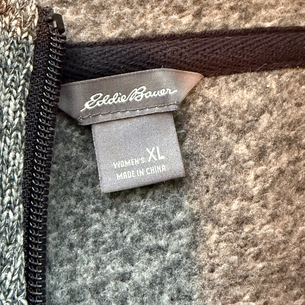 Eddie Bauer Women's Gray Fleece Jacket - Picture 4 of 4